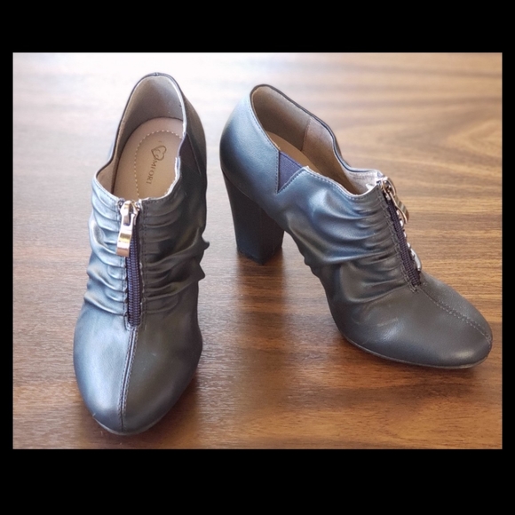 I Love Comfort: Cendra: Navy Ankle Bootie - Picture 2 of 4